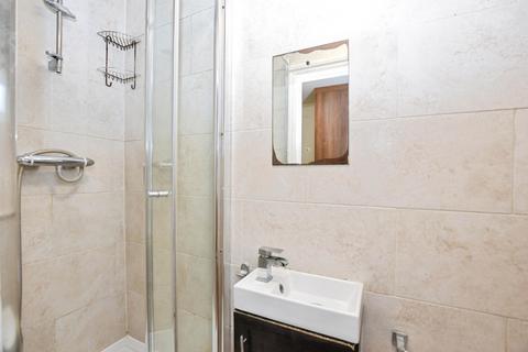 4 bedroom flat to rent, *ROOM LET* Rennie Estate London SE16