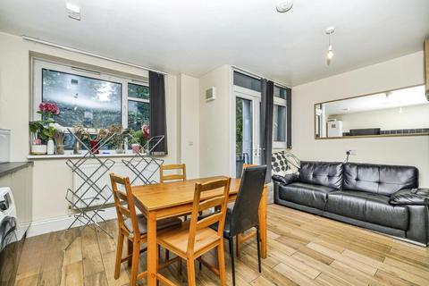 4 bedroom flat to rent, *ROOM LET* Rennie Estate London SE16