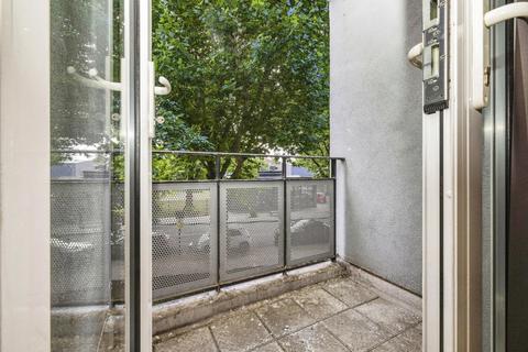 4 bedroom flat to rent, *ROOM LET* Rennie Estate London SE16