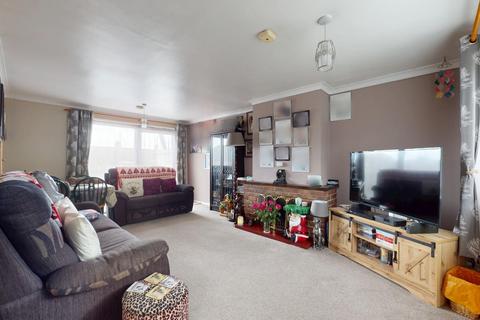 3 bedroom semi-detached house for sale, St. Hildas Way, Gravesend, DA12