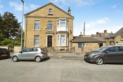 4 bedroom end of terrace house for sale, Trinity Road, Bradford BD5