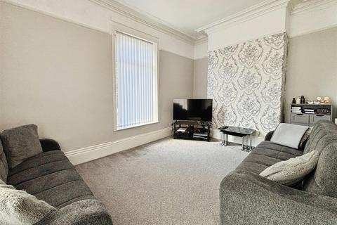 4 bedroom end of terrace house for sale, Trinity Road, Bradford BD5