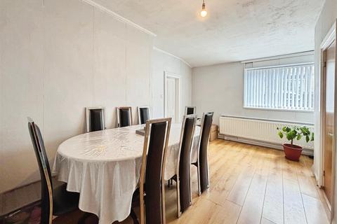 4 bedroom end of terrace house for sale, Trinity Road, Bradford BD5