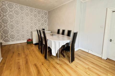 4 bedroom end of terrace house for sale, Trinity Road, Bradford BD5