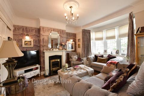 3 bedroom terraced house for sale, Grosvenor Drive, Hornchurch RM11