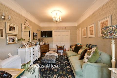 3 bedroom terraced house for sale, Grosvenor Drive, Hornchurch RM11