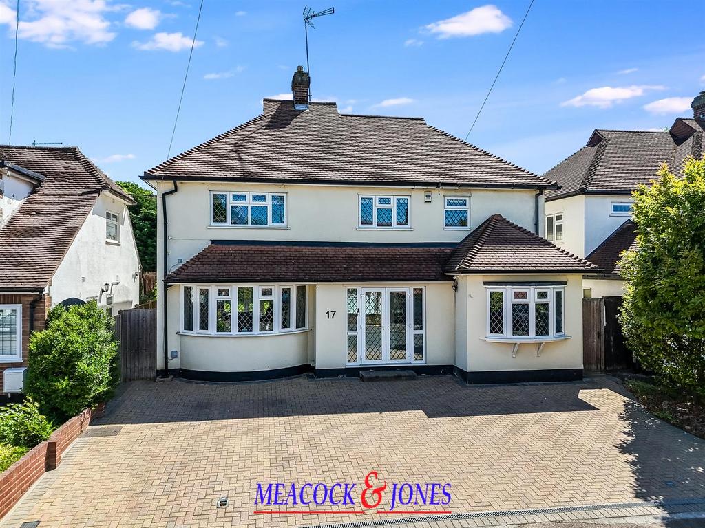 Detached house exterior, driveway