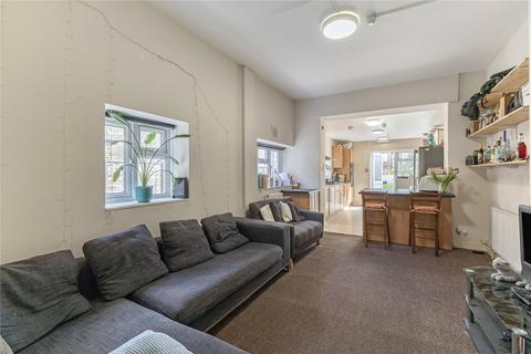 6 bedroom maisonette to rent, Rossiter Road, London, SW12