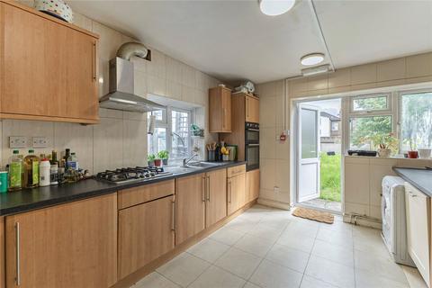 6 bedroom maisonette to rent, Rossiter Road, London, SW12