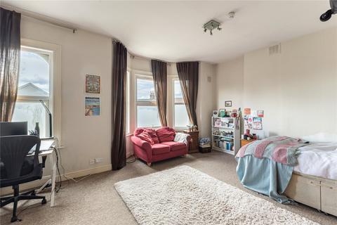 6 bedroom maisonette to rent, Rossiter Road, London, SW12