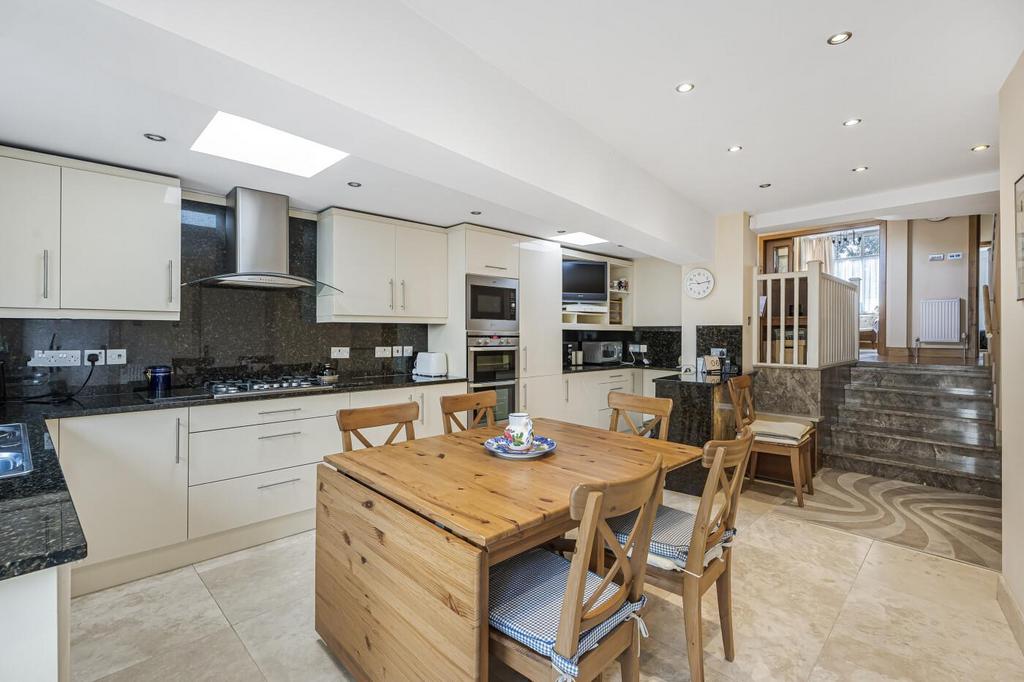 KITCHEN / DINER (pic 2)