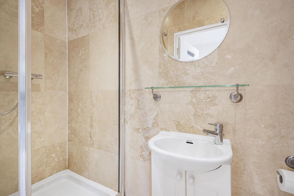 Dowstairs shower room / wc
