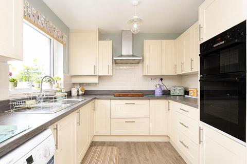 2 bedroom terraced bungalow for sale, AMPLE DRIVEWAY PARKING * VENTNOR