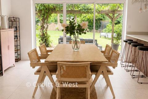 Randalls Road, Leatherhead KT22