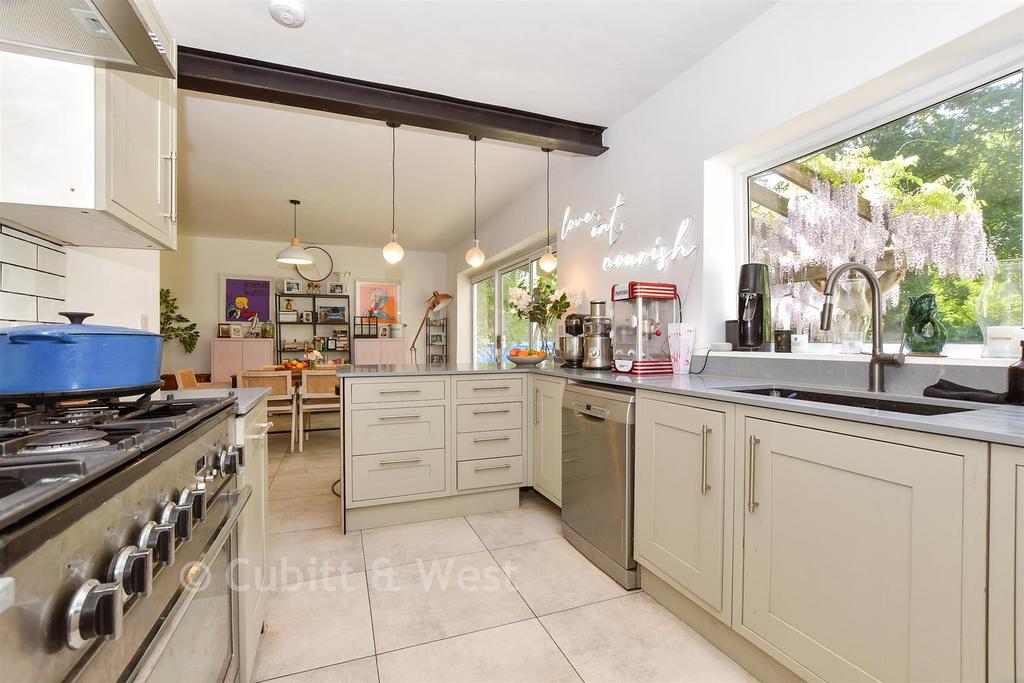 Kitchen/Dining Area