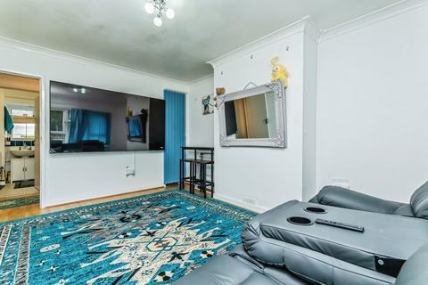 1 bedroom flat for sale, Lodge Lane, New Addington, Croydon, CR0