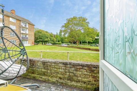 1 bedroom flat for sale, Lodge Lane, New Addington, Croydon, CR0