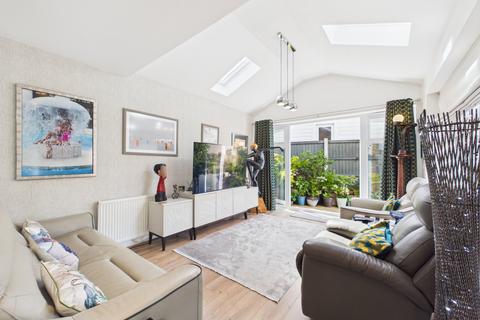 4 bedroom detached house for sale, Willow Close, Snodland ME6