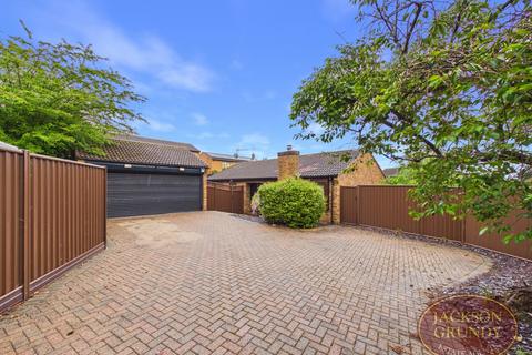 3 bedroom detached bungalow for sale, Strawberry Hill, Berrydale, NN3 5HL