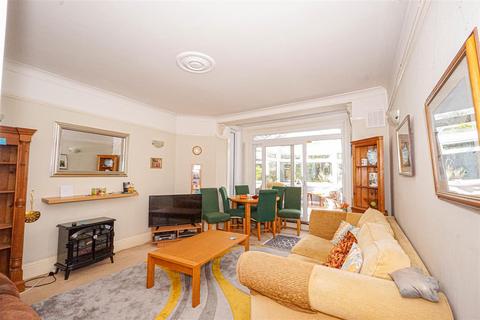 2 bedroom flat for sale, Hollington Park Road, St. Leonards-On-Sea
