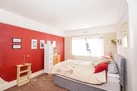 2 bedroom flat for sale, Hollington Park Road, St. Leonards-On-Sea