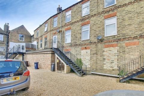 1 bedroom maisonette to rent, High Street, Huntingdon