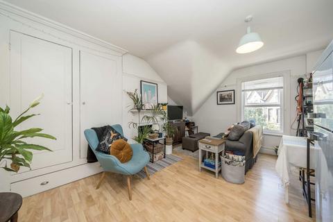 2 bedroom flat to rent, Halesworth Road, London SE13
