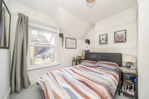 2 bedroom flat to rent, Halesworth Road, London SE13