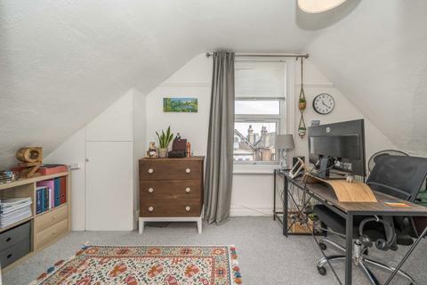 2 bedroom flat to rent, Halesworth Road, London SE13