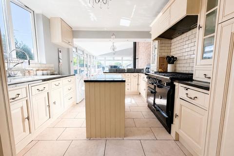 4 bedroom terraced house for sale, Walrow Road, Highbridge, Somerset, TA9