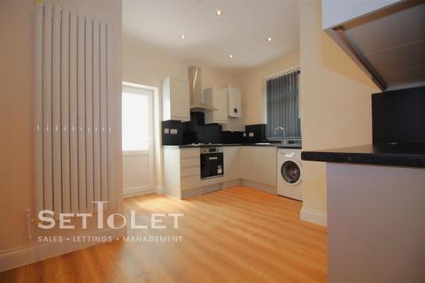 4 bedroom terraced house to rent, New Bridge Street, Leicester