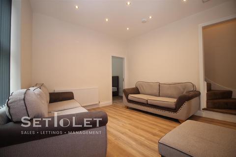 4 bedroom terraced house to rent, New Bridge Street, Leicester
