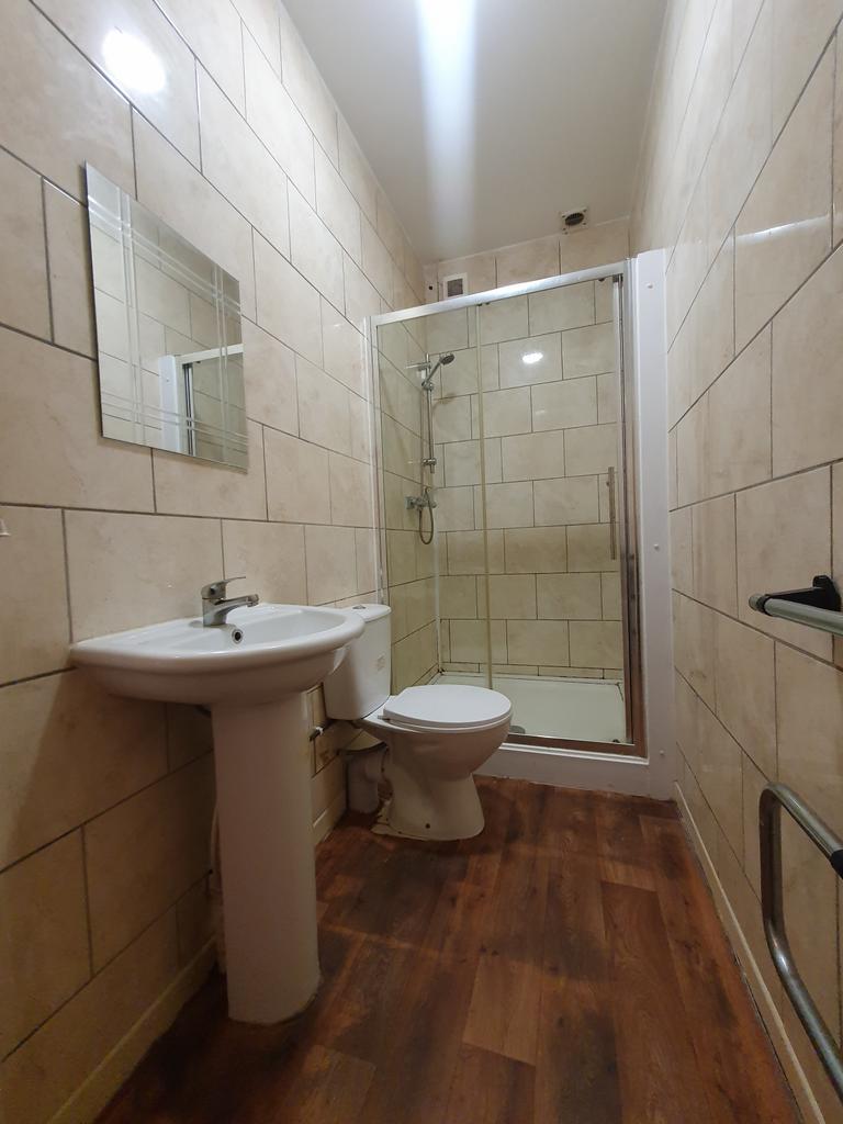 Apartment in Cardiff, Adamsdown - View 4