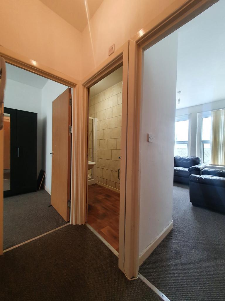 Apartment in Cardiff, Adamsdown - View 3
