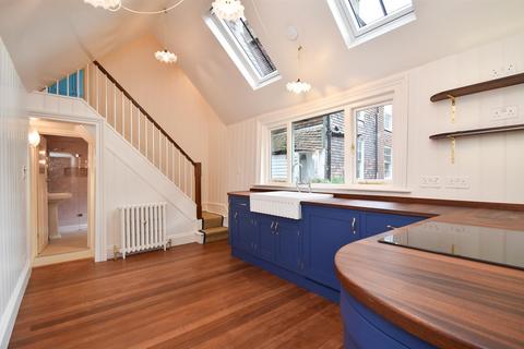 1 bed flat/apartment for rent in High Street, Hastings TN34