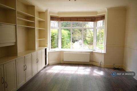 4 bedroom semi-detached house to rent, Farm Road, Edgware, HA8