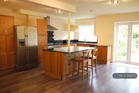 4 bedroom semi-detached house to rent, Farm Road, Edgware, HA8