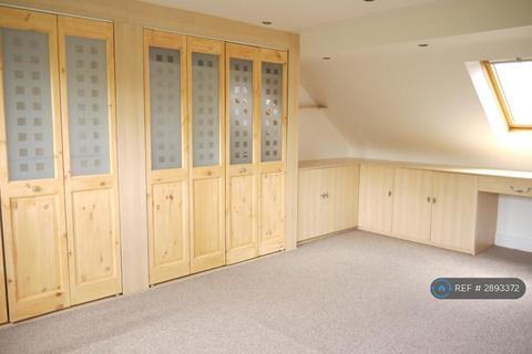 4 bedroom semi-detached house to rent, Farm Road, Edgware, HA8