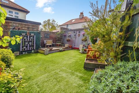 2 bedroom detached house for sale, Hornsea Road, Hull, HU11