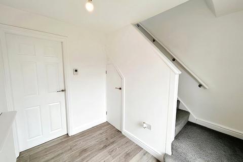 3 bedroom semi-detached house to rent, Millwood Road, Doncaster DN4