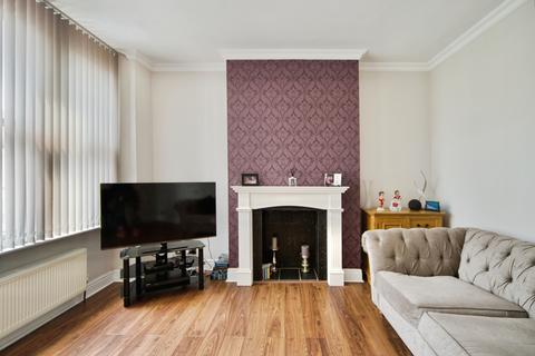 2 bedroom flat for sale, Arcadian Gardens, LONDON, London, N22