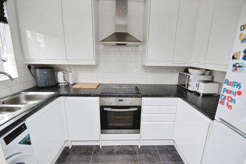 2 bedroom flat for sale, Varsity Drive, Twickenham TW1