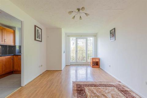 1 bedroom flat for sale, Burket Close, Southall, Middlesex, UB2 5NU