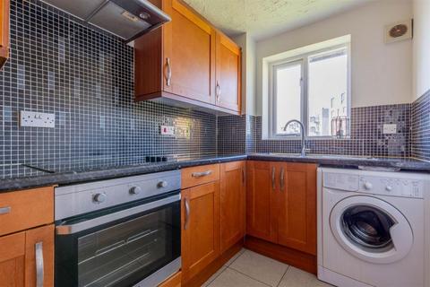 1 bedroom flat for sale, Burket Close, Southall, Middlesex, UB2 5NU