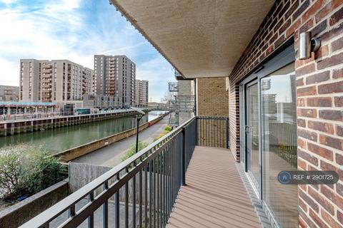 2 bedroom flat to rent, Sharleston Court, Barking, IG11