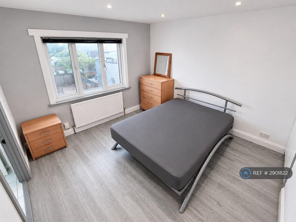Burnt Oak Broadway/Edgware, Burnt Oak 1 bed in a flat share to