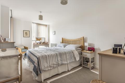 3 bedroom flat to rent, Boundaries Road, Balham, London, SW12