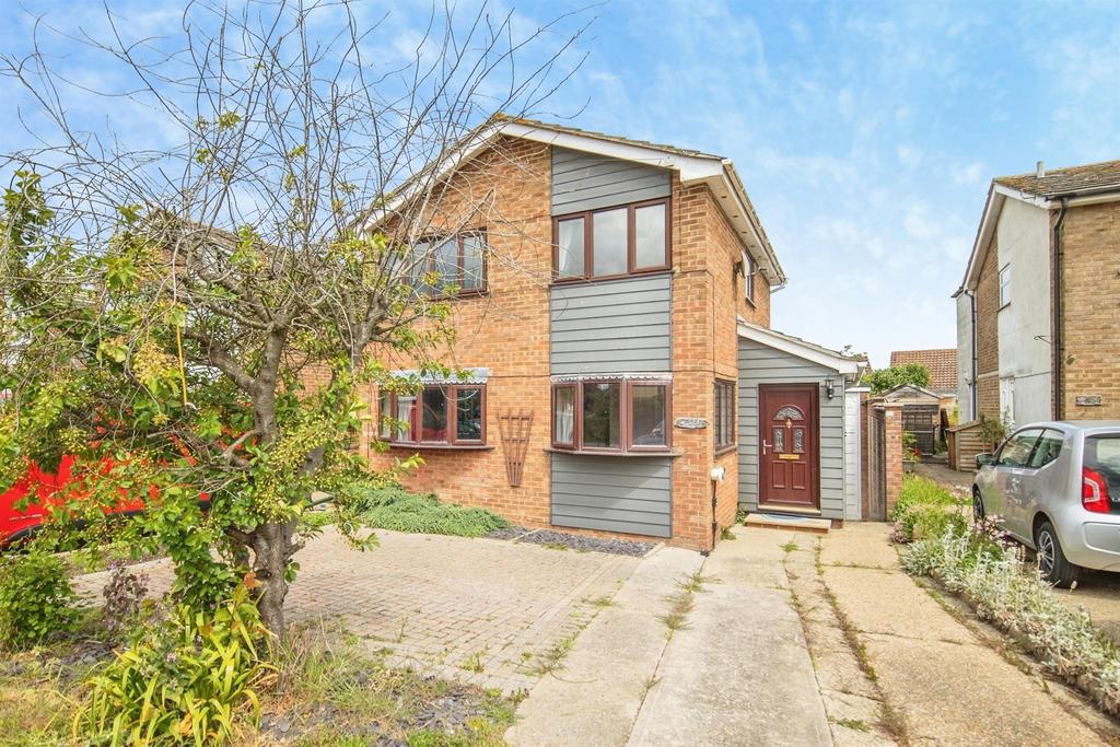 Hamford Drive, Great Oakley, Harwich 3 bed detached house for sale - £ ...