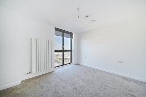 2 bedroom flat to rent, Cambridge Road, Barking, IG11