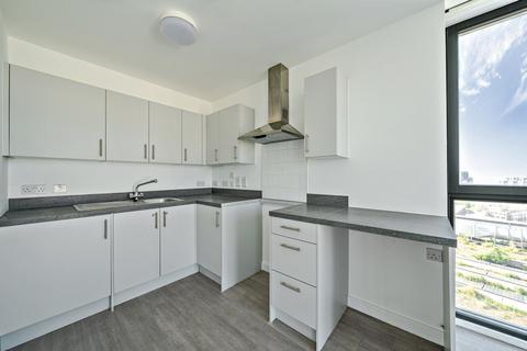 2 bedroom flat to rent, Cambridge Road, Barking, IG11
